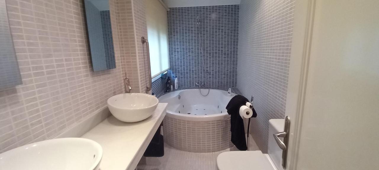 Chalet Con Piscina, Sauna Y Jacuzzi Cerca Del Mar A Media Hora De Bilbao Y Santander El Puente  エクステリア 写真